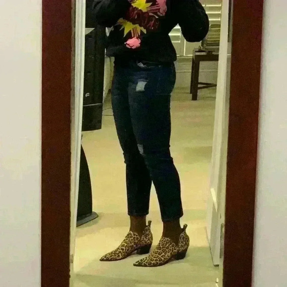 Kensie Jeans Distressed Straight Jeans. - Picture 2 of 7